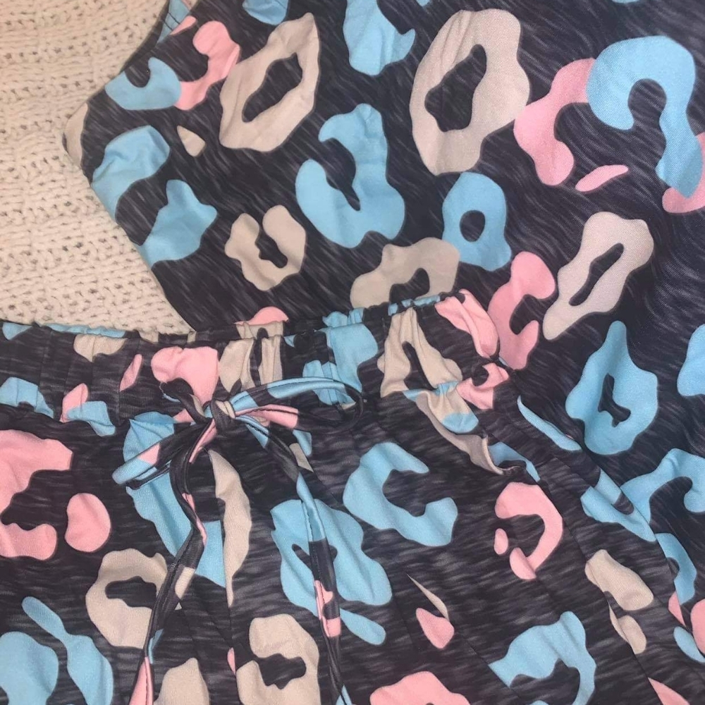 Leopard 2 Piece Set - Picture 2 of 3